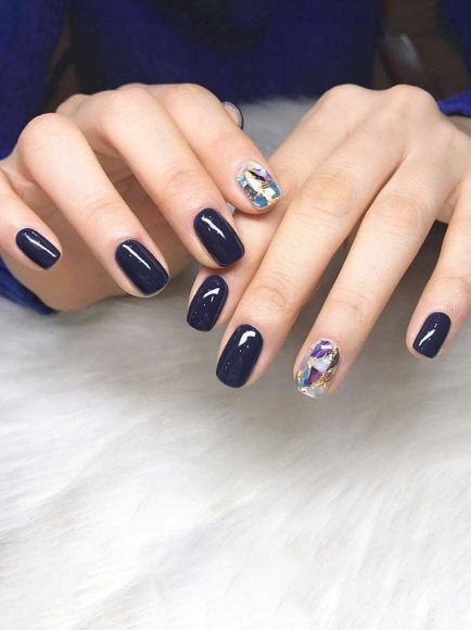 Làm nail