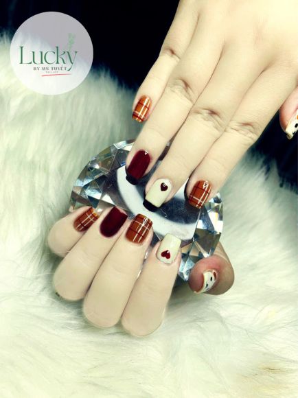 Làm nail