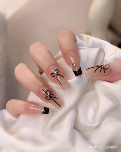 Làm nail