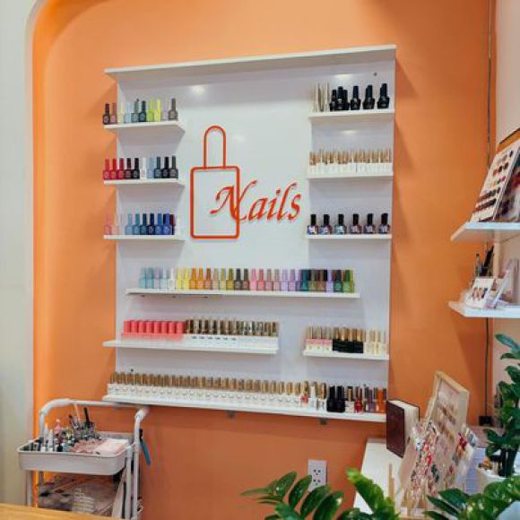 Làm nail