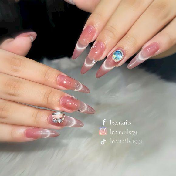 Làm nail