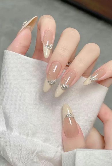 Làm nail