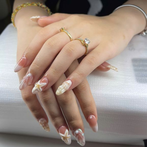 Làm nail