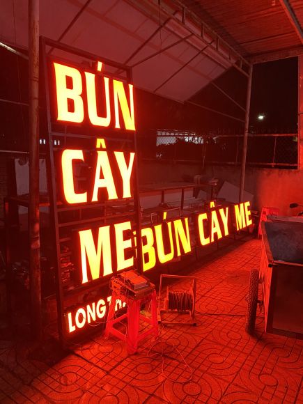 Thiết kế và thi công quảng cáo