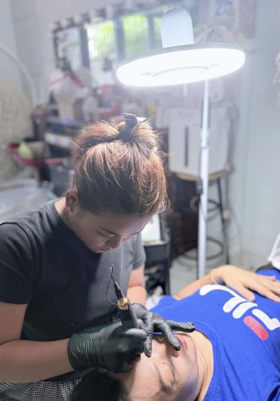 Làm nail