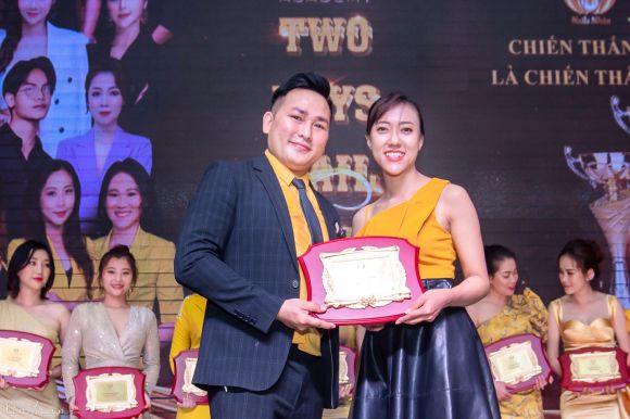 Top 3 Cửa Hàng Nail, Nối Mi, Gội Đầu Tại Quận 7 TP.HCM – Vạn Beauty Studio Đứng Đầu