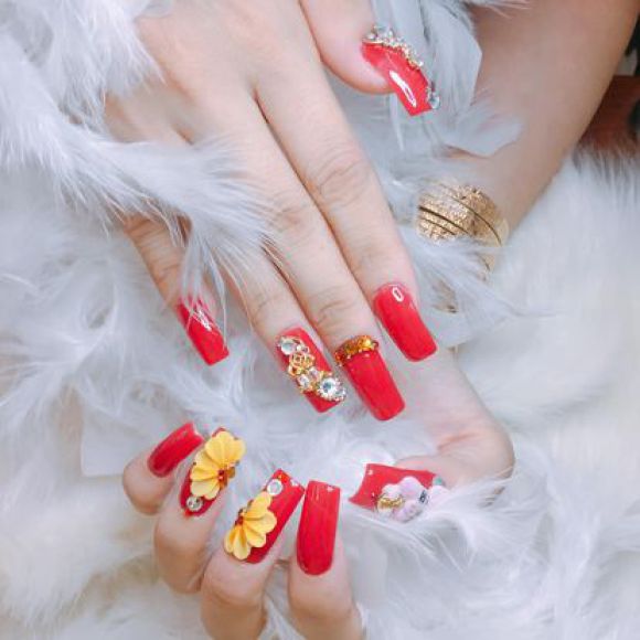 Làm nail