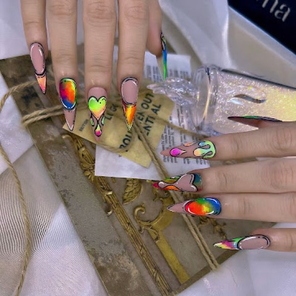 Làm nail