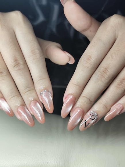 Làm nail