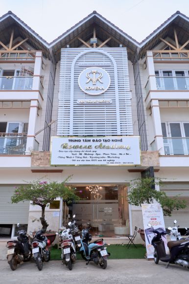 Thẩm mỹ viện - Phun xăm