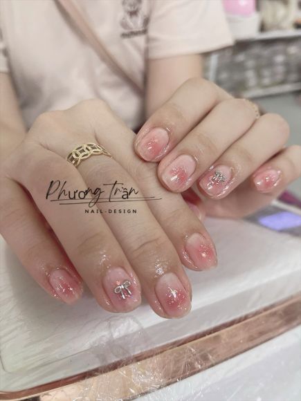 Làm nail