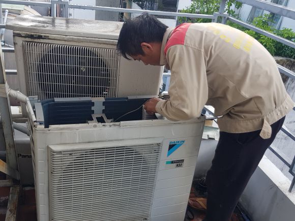 DỊCH VỤ VỆ SINH CÔNG NGHIỆP CUỐI NĂM DÀNH CHO CÁC DOANH NGHIỆP , GIA ĐÌNH 