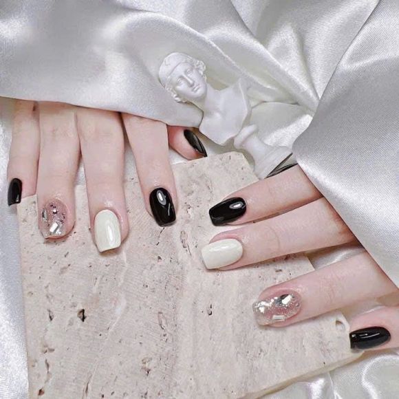 Làm nail