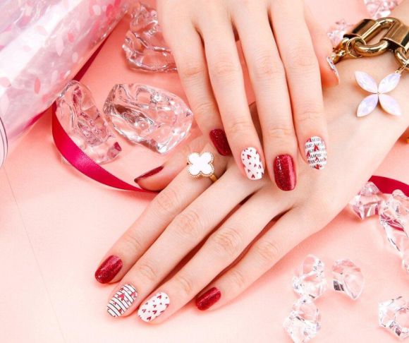 Làm nail