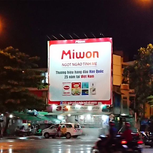 Thiết kế và thi công quảng cáo