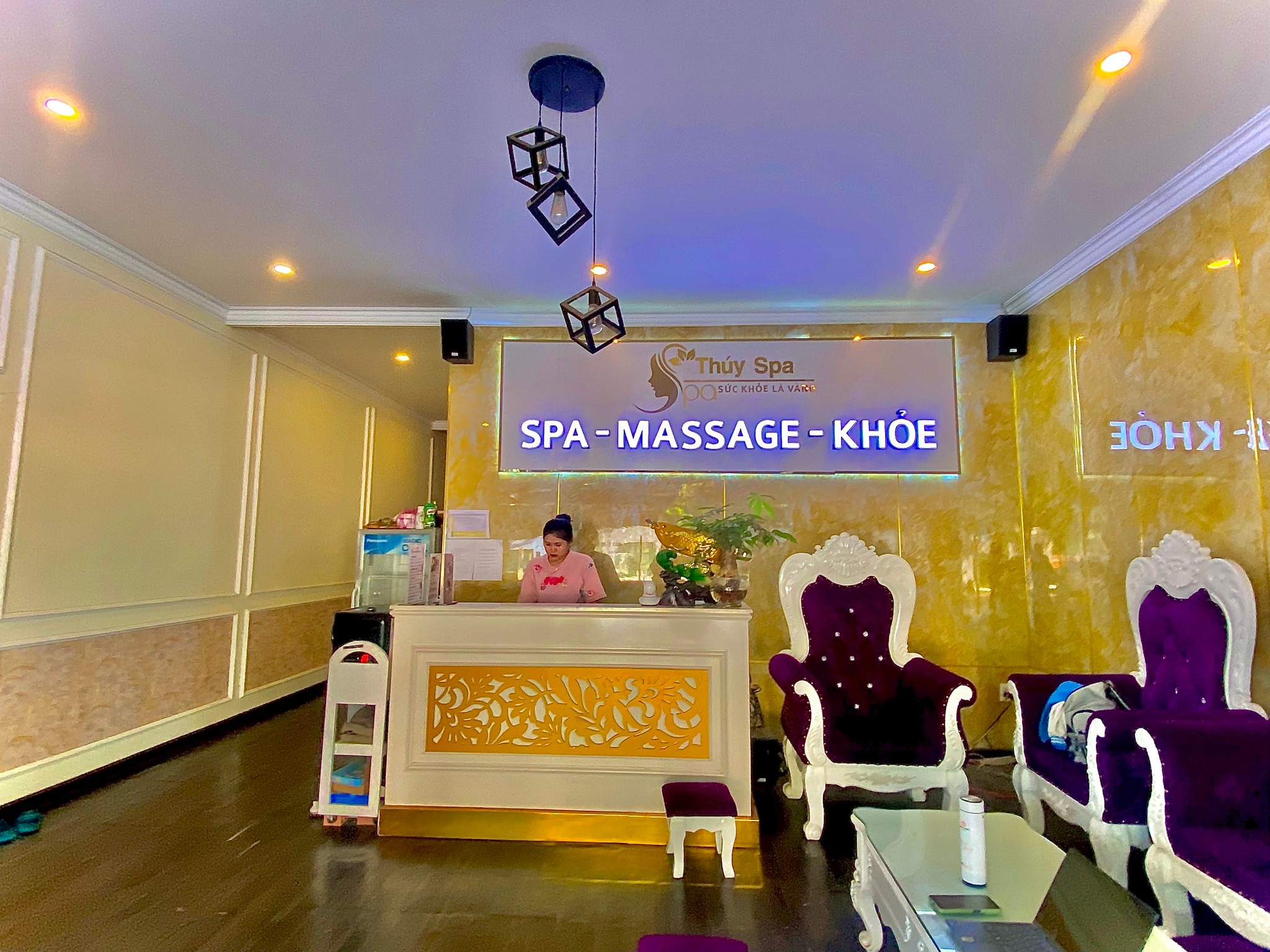 Thúy Spa - Chuyên gia massage trị liệu và chăm sóc da chuyên sâu.