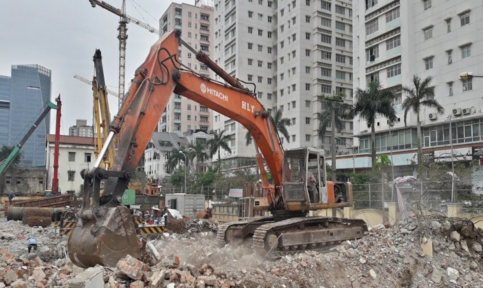 TOP 3 ĐƠN VỊ PHÁ DỠ NHÀ & CÔNG TRÌNH UY TÍN, CHẤT LƯỢNG HÀNG ĐẦU TẠI TP.HCM