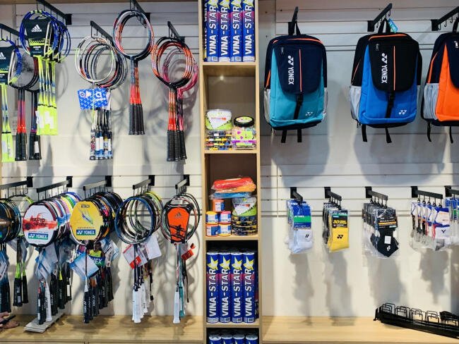 Top 3 Cửa Hàng Bán Vợt và Giày Cầu Lông Chất Lượng Tại Tp HCM