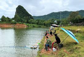 Hồ câu cá thoải mái rộng rãi phù hợp với giải trí cuối tuần