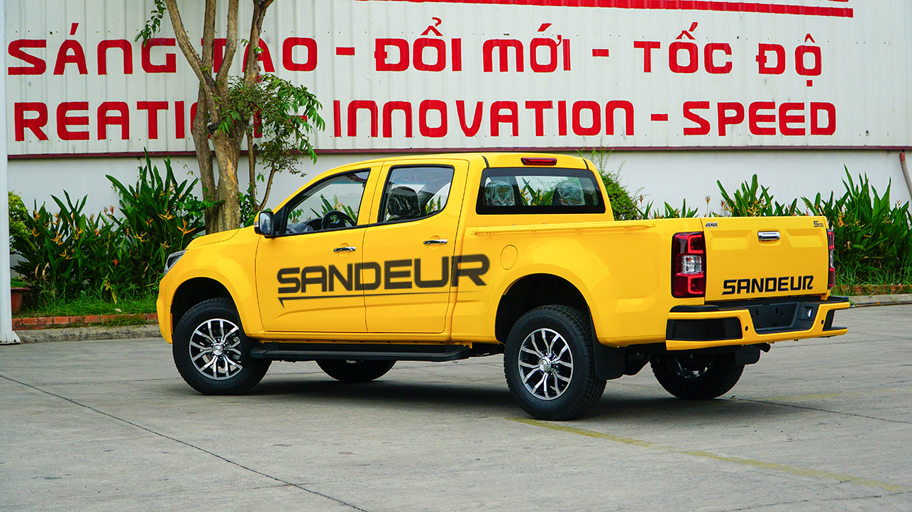 Rước Ngay Sandeur S100 Với Ưu Đãi Bạt Ngàn Từ VM Motors: Giảm Giá 20 Triệu, Tặng Lót Thùng và Bộ Lọc Bảo Dưỡng!