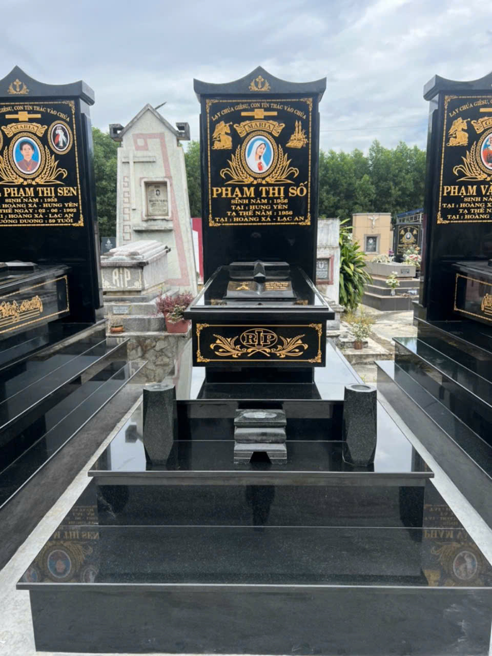 Top 3 đơn vị chuyên thi công mộ đá đẹp chất lượng tại thủ đức