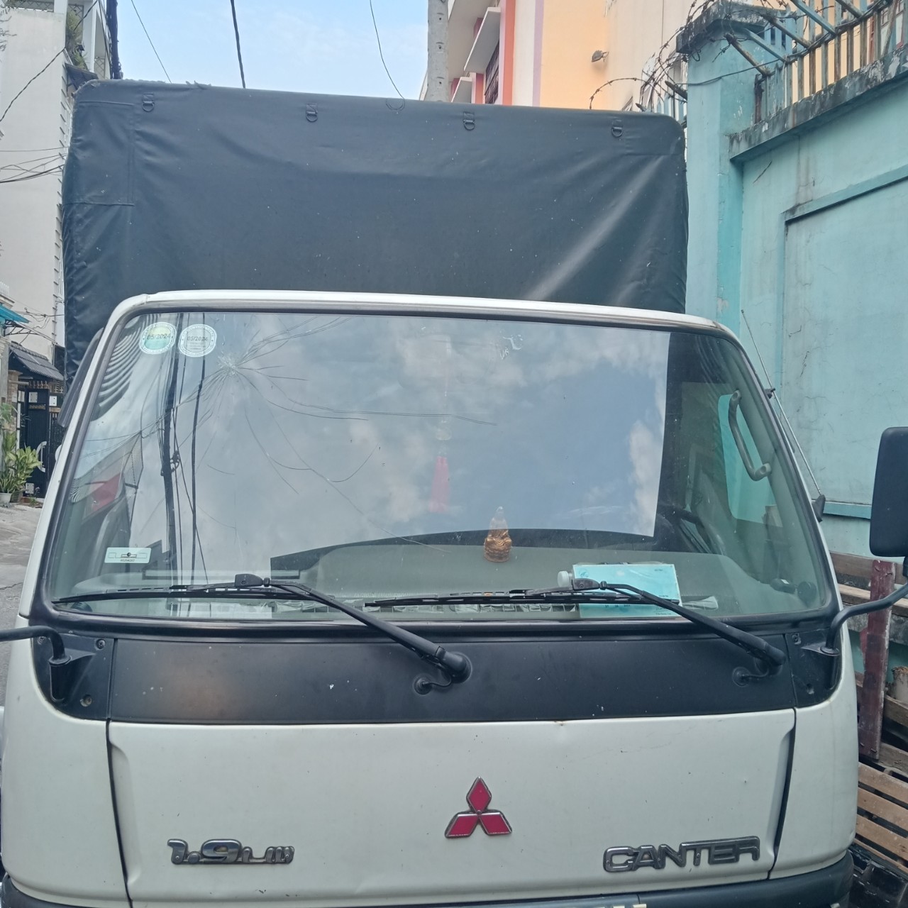 Top đơn vị chuyên thay kính ô tô chất lượng tại Thuận An