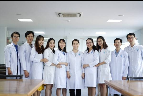 Top công ty may đồng phục bác sĩ đẹp và chuẩn tại Đồng Nai