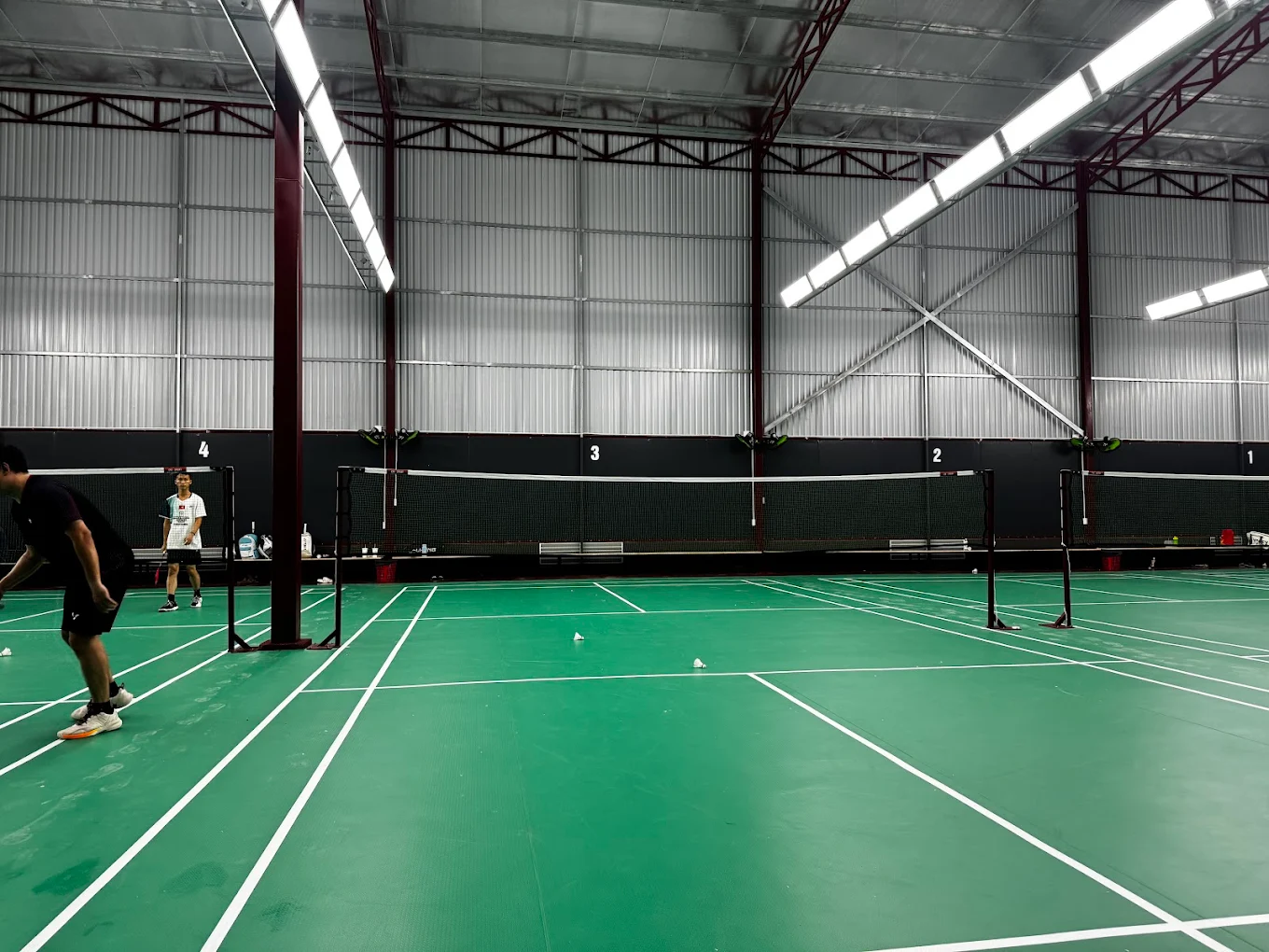 Top 3 đơn vị chuyên cung cấp sân cầu lông chất lượng nhất tại quận 2