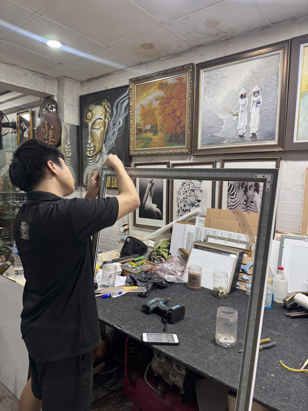 Top 3 Xưởng Khung Tranh Thủ Công – Nơi Gửi Gắm Tâm Hồn Vào Từng Khung Gỗ