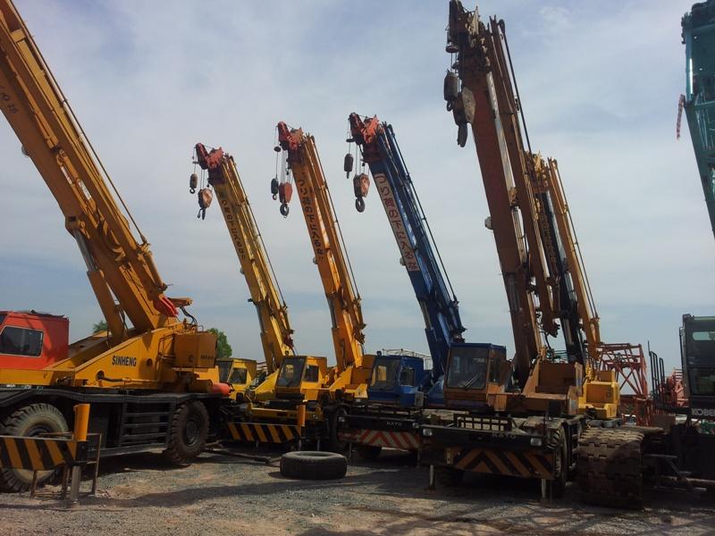 Dịch Vụ Cho Thuê Xe Cẩu Bánh Lốp & Xe Nâng Tải Trọng Lớn – An Toàn, Hiệu Quả