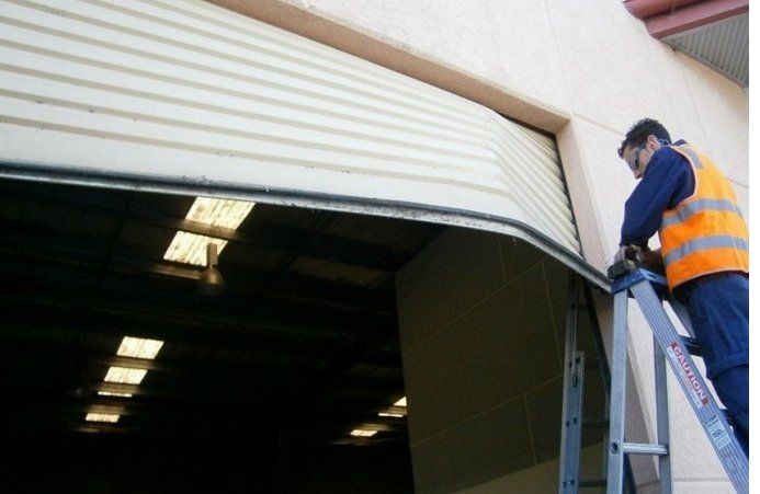 Cửa Cuốn Hỏng? Đây Là Top 3 Đơn Vị Sửa Cửa Cuốn Tốt Nhất Bình Dương