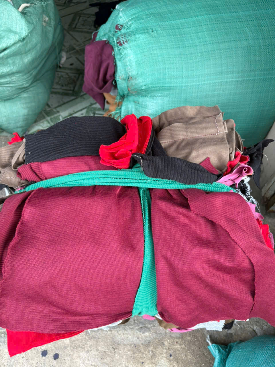 Thegioivailau.com – Review chi tiết: Vải lau cotton, thun, jean, kaki có tốt không?