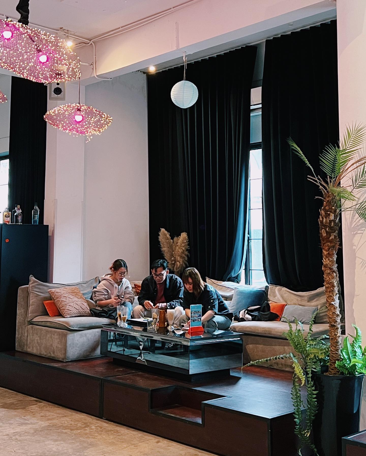 TOP 3 Hidden Bar Quận 1: Không Gian Chill, Cocktail Đỉnh & Trải Nghiệm Thú Vị