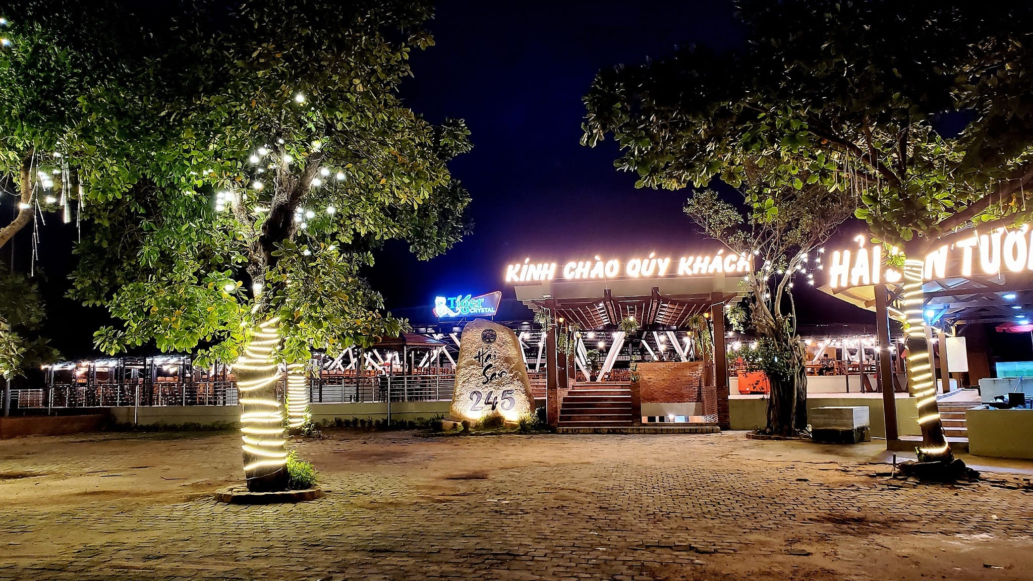 Top 3 Yếu Tố Giữ Chân Thực Khách Tại Dê Cua 245: Thân Thiện – Tươi Ngon – Tiết Kiệm