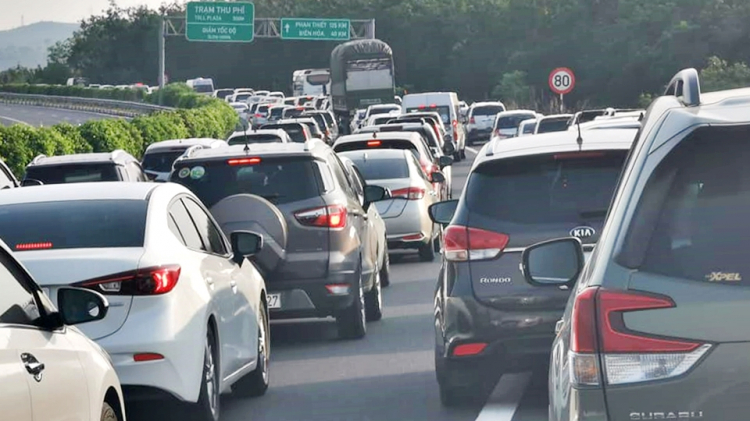 Nhu cầu kiểm tra xe tăng mạnh trước kỳ nghỉ dài ngày 30/4 – 1/5: Garage ô tô “cháy lịch”