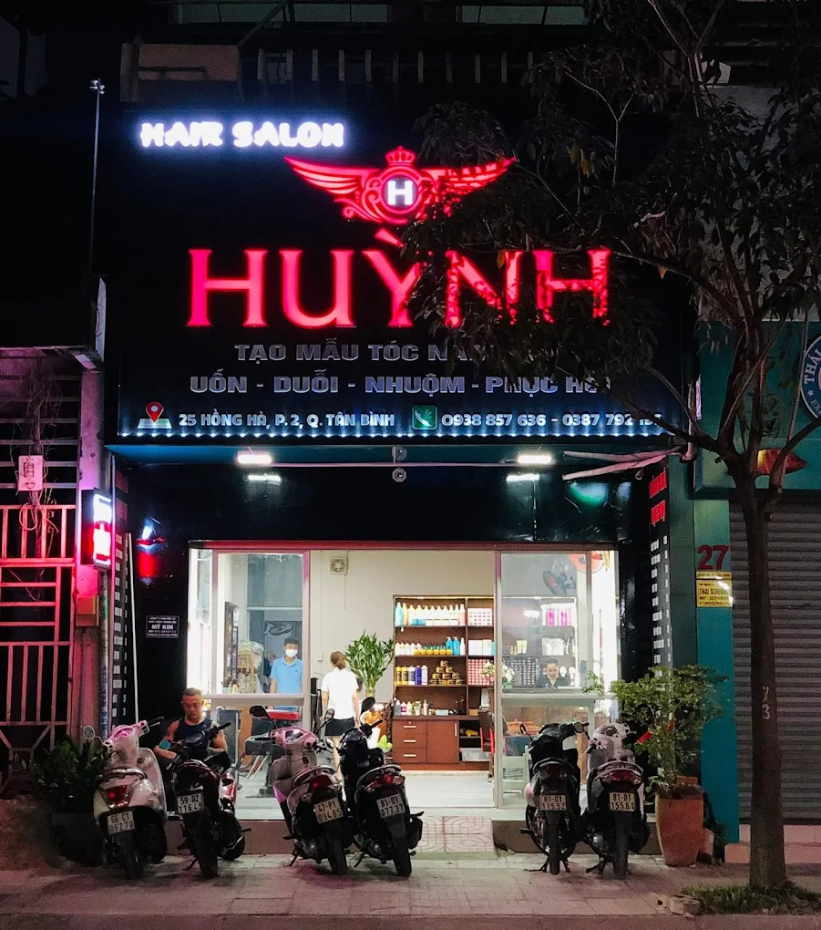 Top 3 salon uy tín – chất lượng tại quận Bình Tân, trong đó Top 1 là Hair Salon HUỲNH (ở Tân Bình) – nơi bạn không thể bỏ qua nếu muốn “đổi gió” mái tóc.