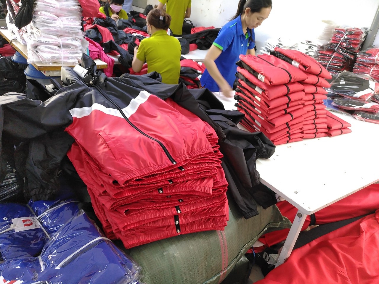 Xưởng may áo khoác giá rẻ Bình Tân 2