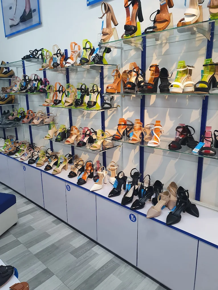 Top 3 cửa hàng giày dép chất lượng – giá hợp lý tại Tân Đông Hiệp Bình Dương