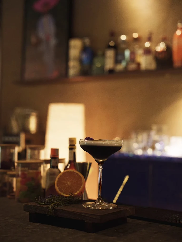 Top 3 Quán Cafe Bar Chill Nhất Bình Thạnh – Không Gian Đẹp, Đồ Uống Chất, Giá Hợp Lý