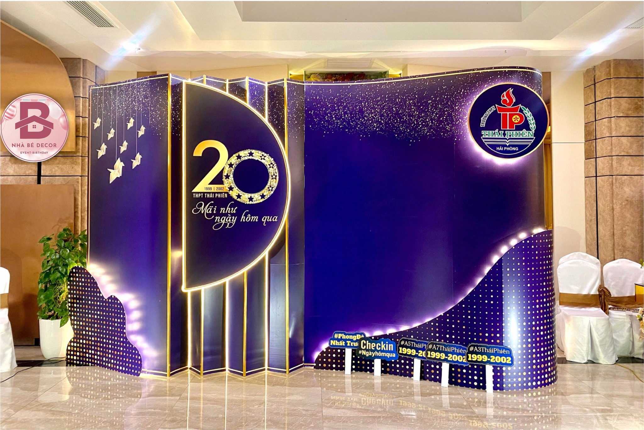 Trang Trí Khai Trương Chuẩn Trend 2025 - Đẹp, Lạ Và Hút Khách