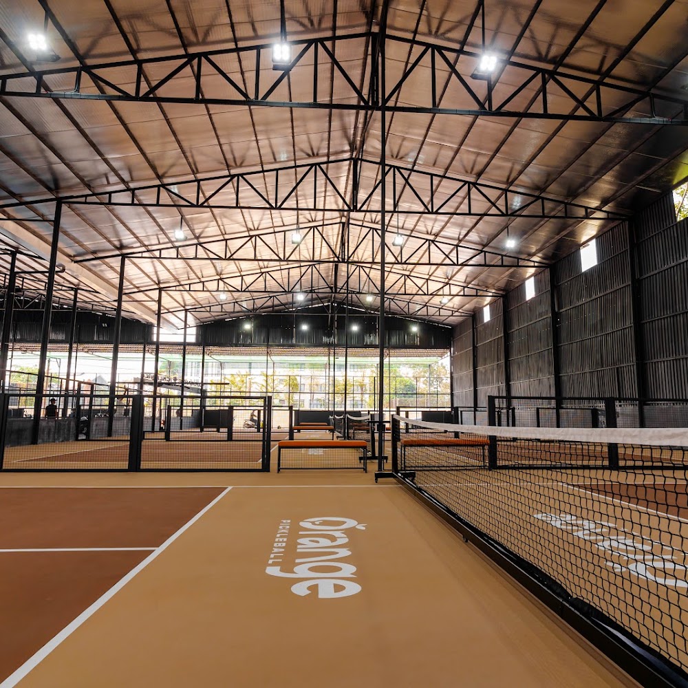 Không gian sân Orange Pickleball trong nhà tại Tân Bình