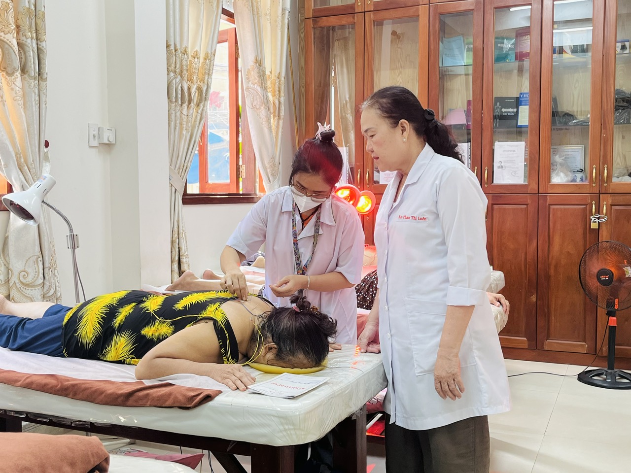 TP.HCM nghĩa tình: Phòng khám chẩn trị y học cổ truyền miễn phí chùa Linh Sơn