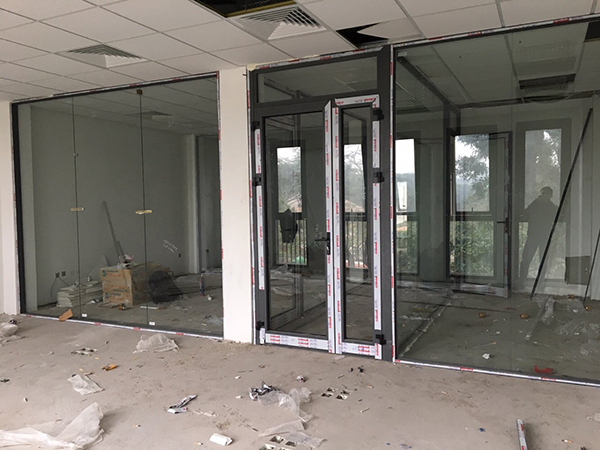 Top 3 cơ sở chuyên cửa nhôm kính HCM giá rẻ và chất lượng