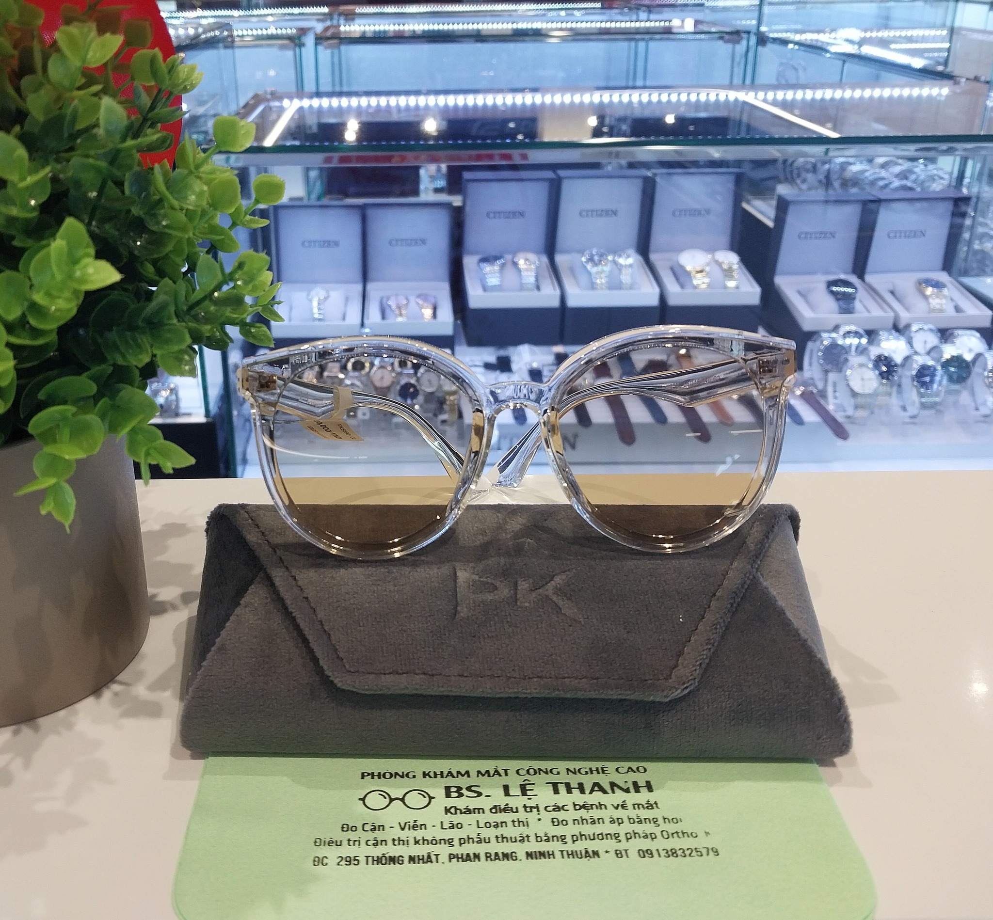 Xu hướng mắt kính 2025 – Chọn gọng kính chuẩn phong cách tại Lệ Thanh Phan Rang
