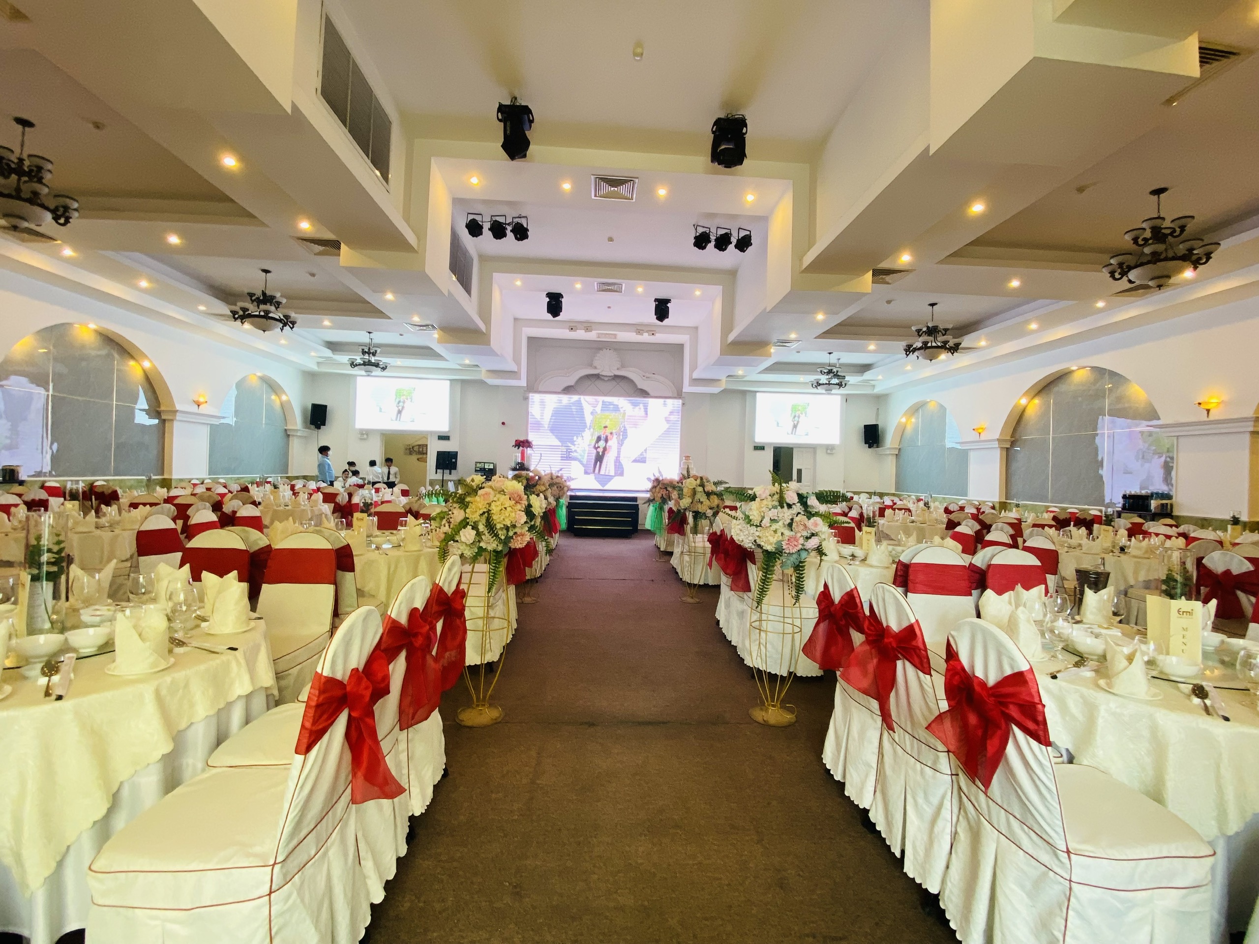 Nhà hàng tiệc cưới Emi Forever - Địa điểm tổ chức tiệc cưới lý tưởng và ý nghĩa cho khách hàng