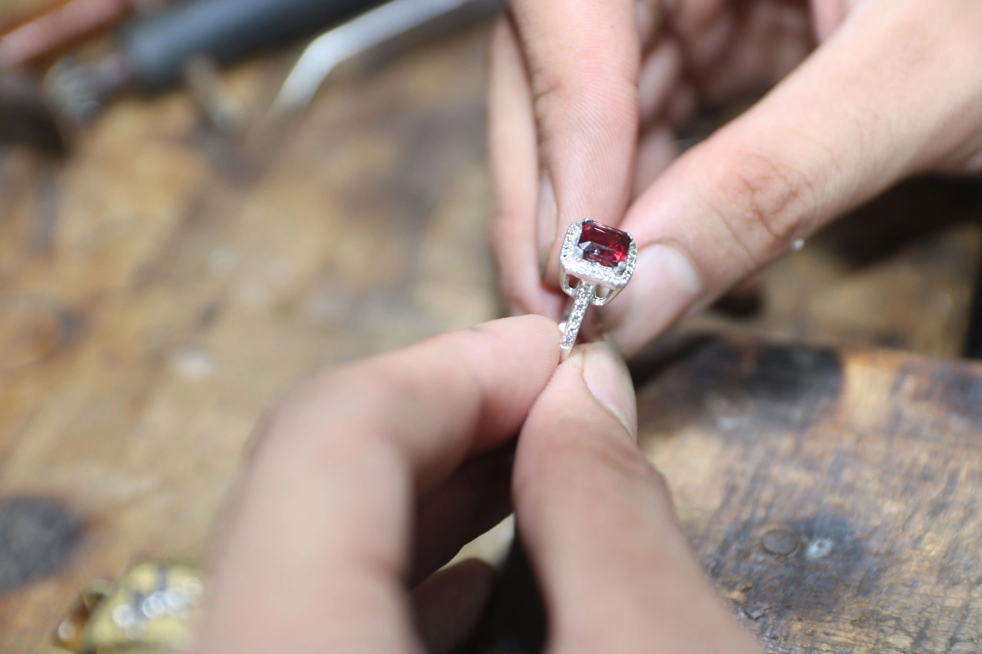 Top 3 Đơn Vị Mua Bán Vàng Bạc Đá Quý Trang Sức Uy Tín