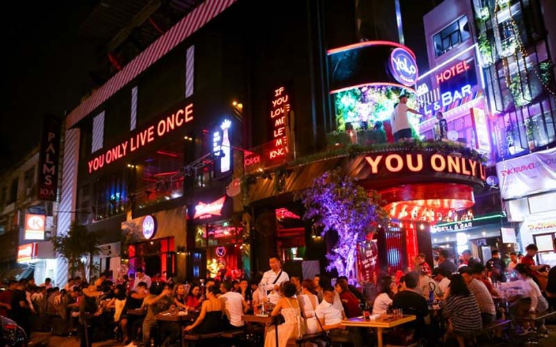 Yolo Pub & Cafe