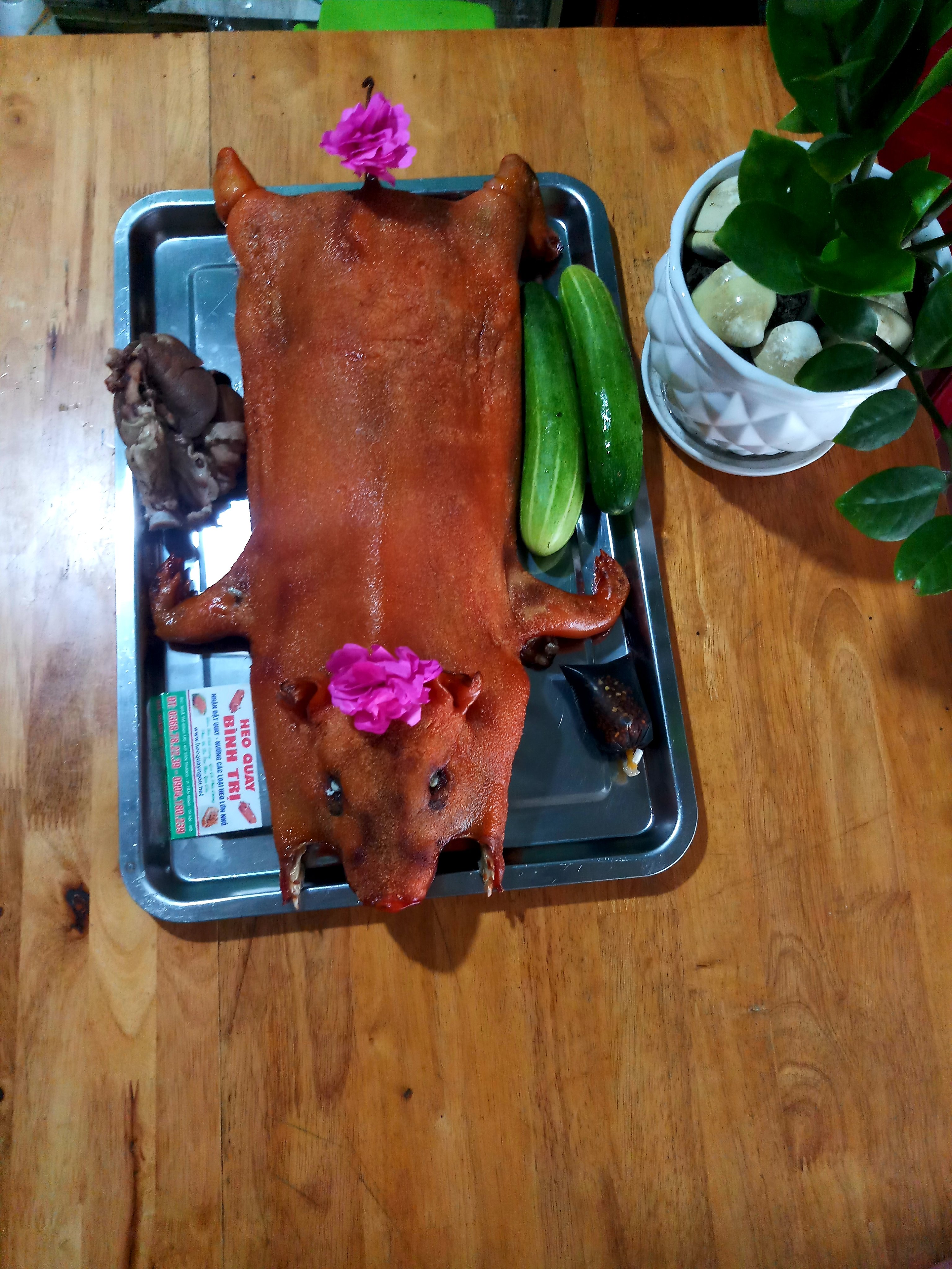 TIỆM BÁN HEO SỮA QUAY NGON Ở BẾN CÁT